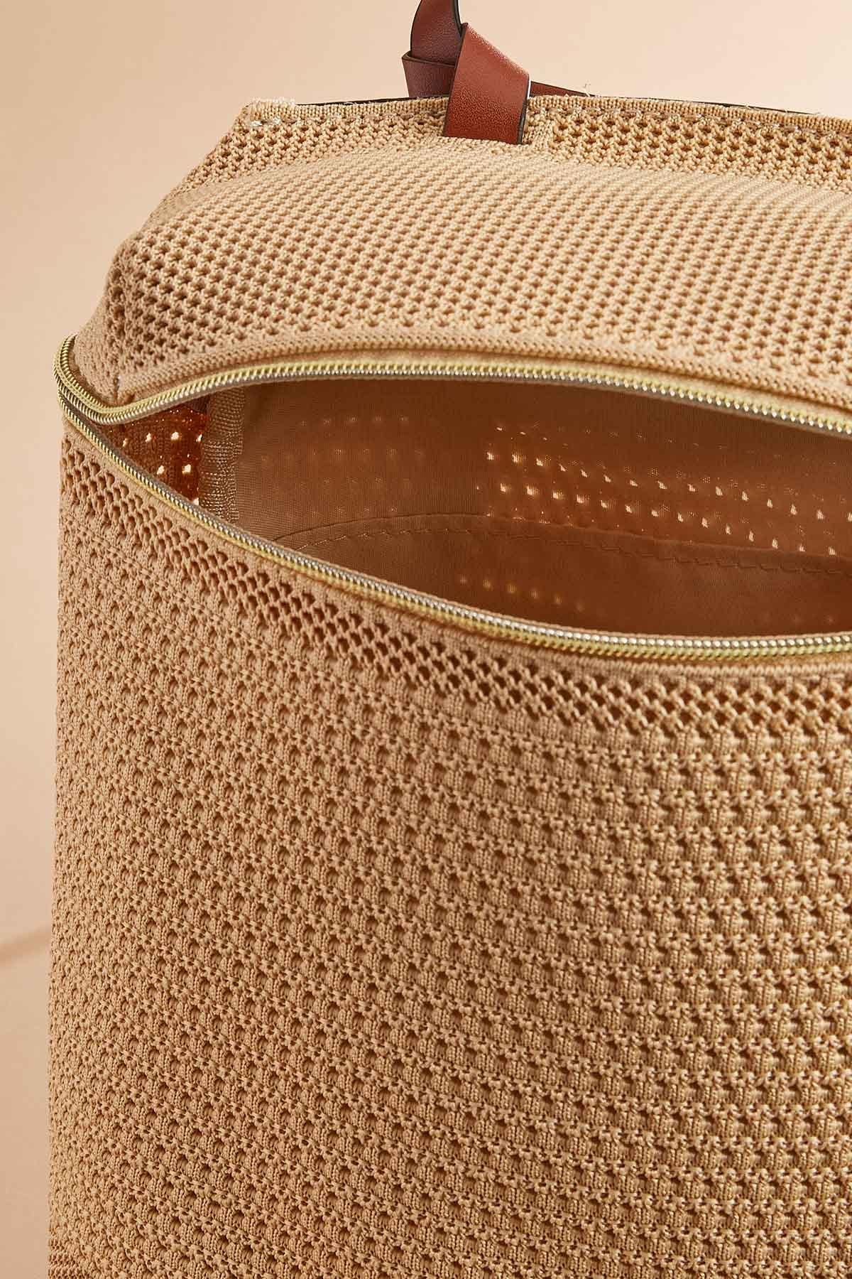 Versona neutral mesh sling backpack NATURAL