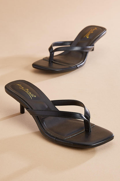 Versona faux leather thong sandal kitten heels BLACK