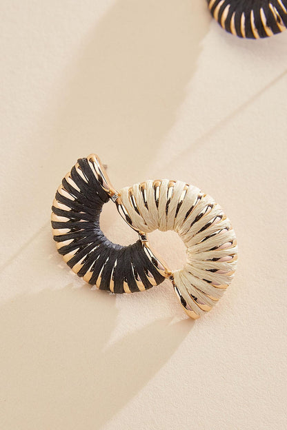 Versona black white raffia curved earrings IDEAL_BLACK