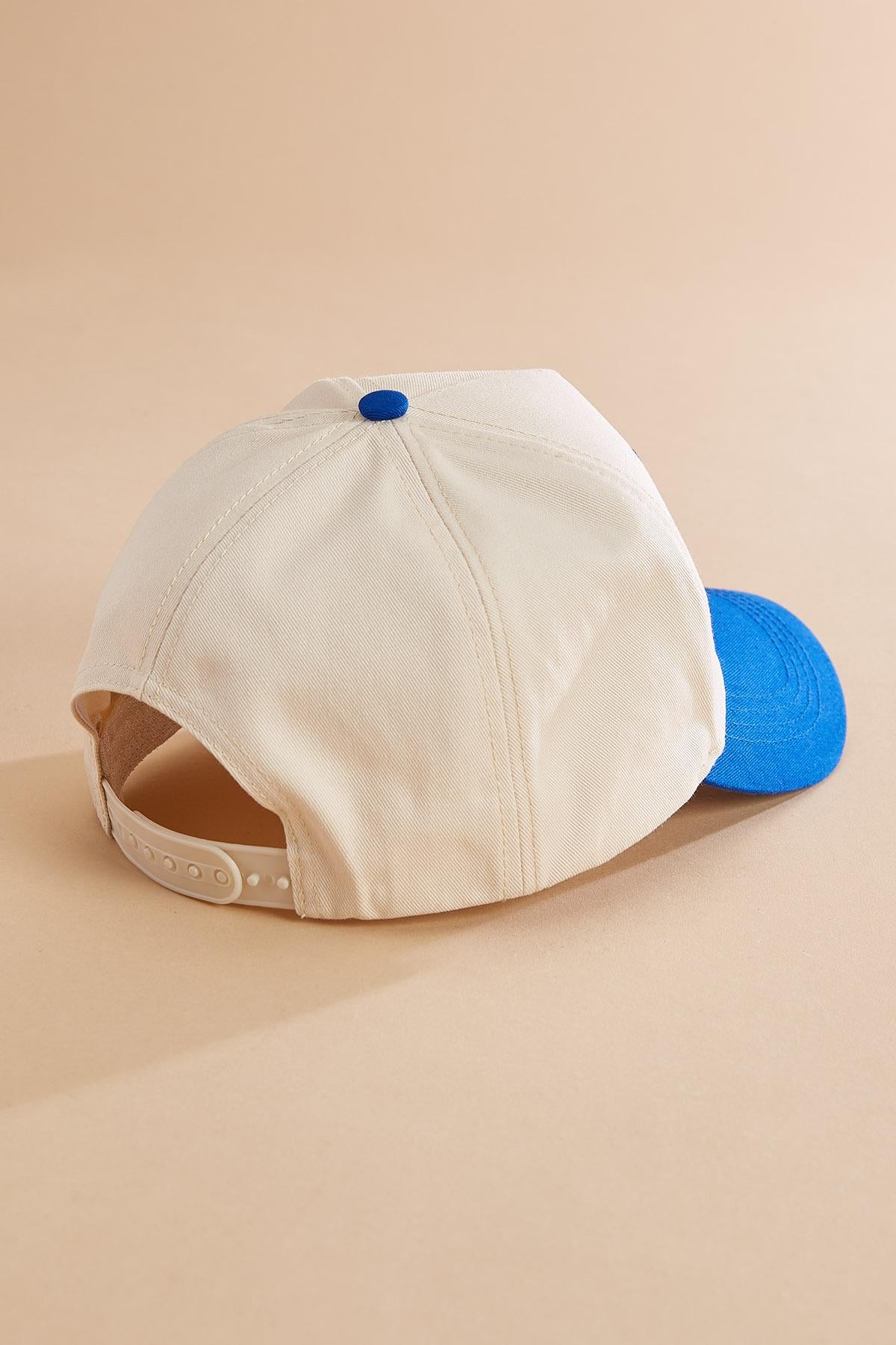 Versona red white and rowdy trucker hat BLUE