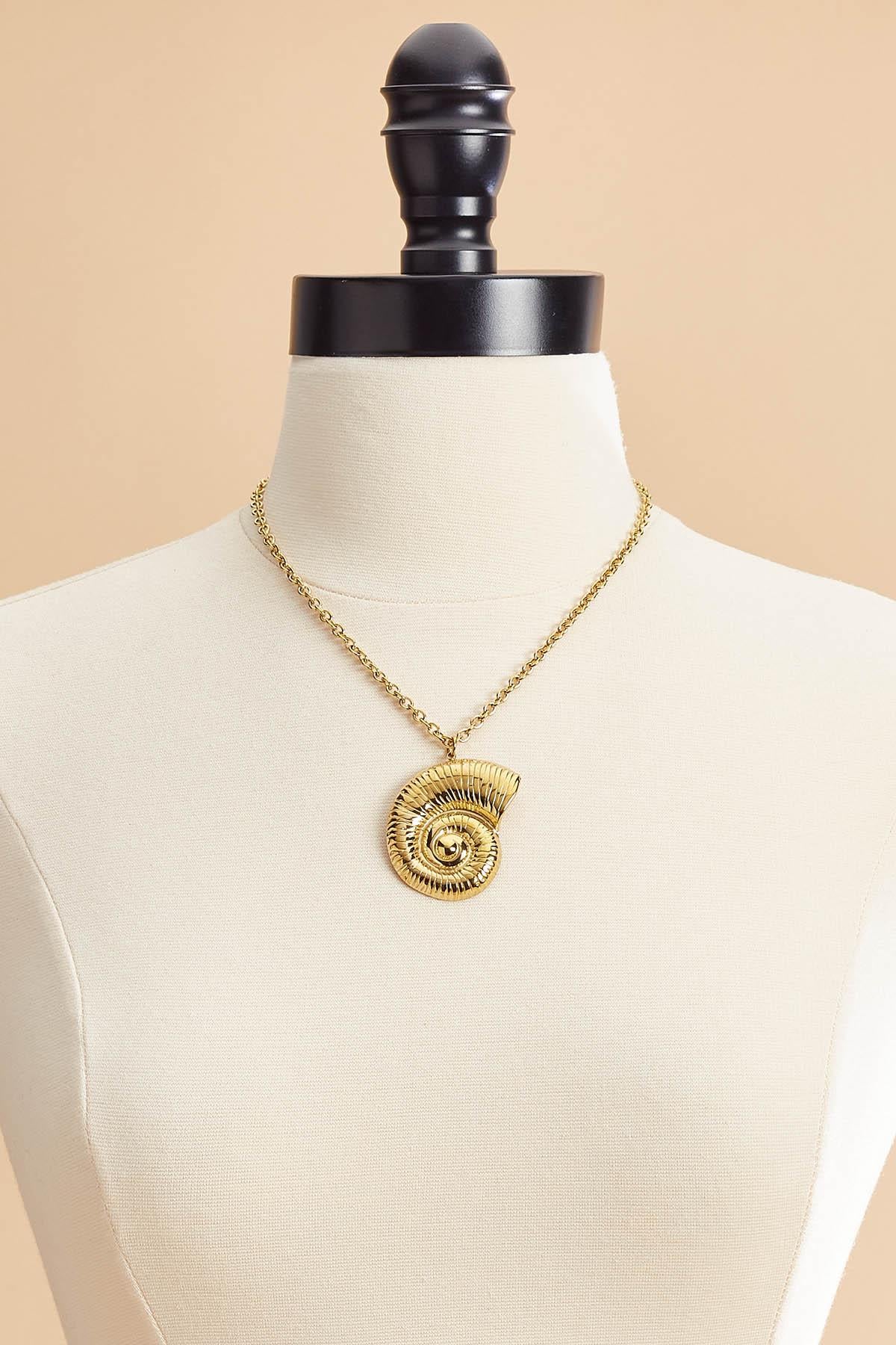 Versona waterproof seashell pendant necklace GOLD
