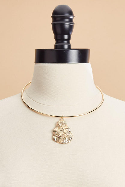 Versona textured gold pendant wire choker necklace GOLD