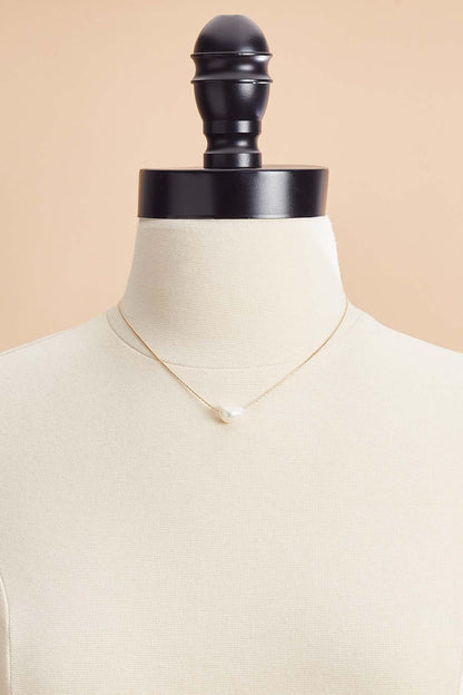 Versona delicate pearl pendant necklace GOLD