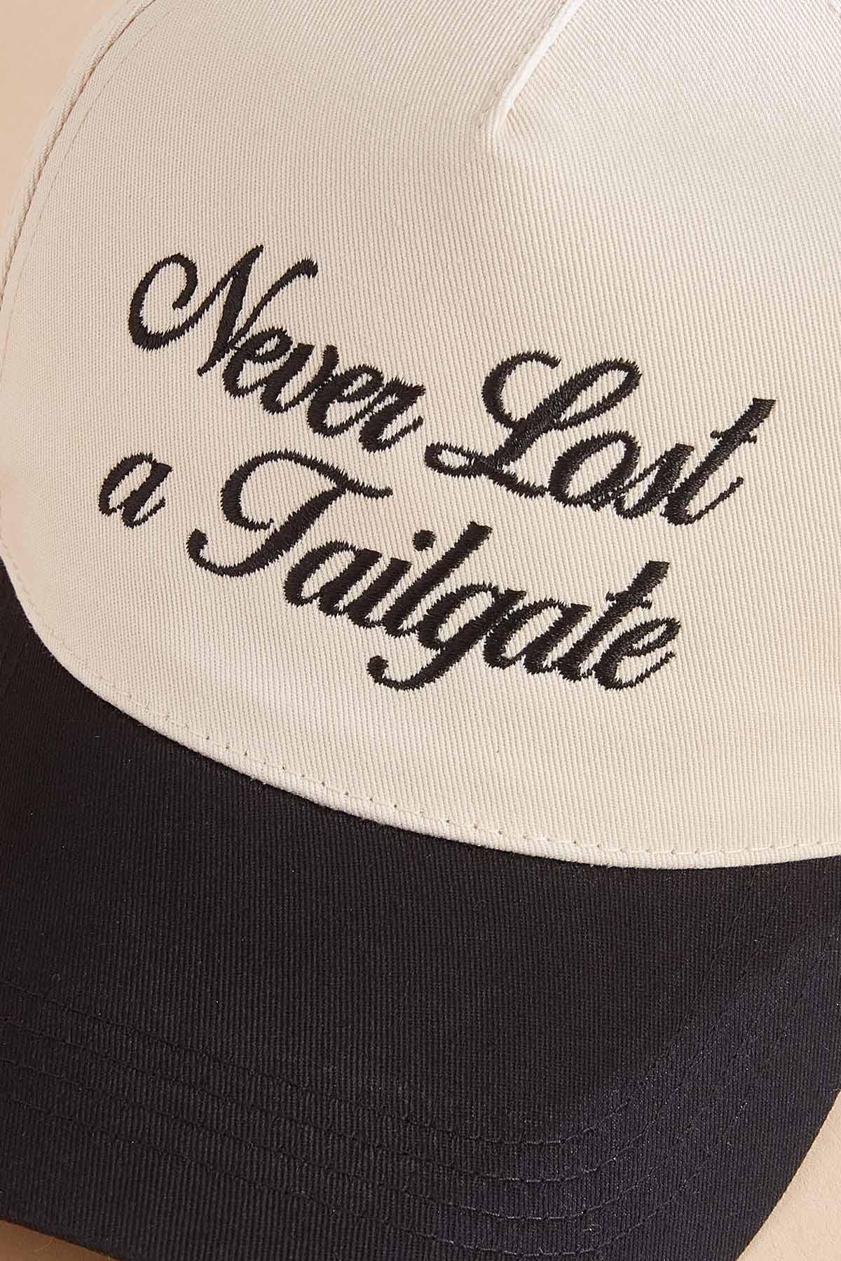 Versona never lost a tailgate trucker hat BLACK_WHITE_PATTERN