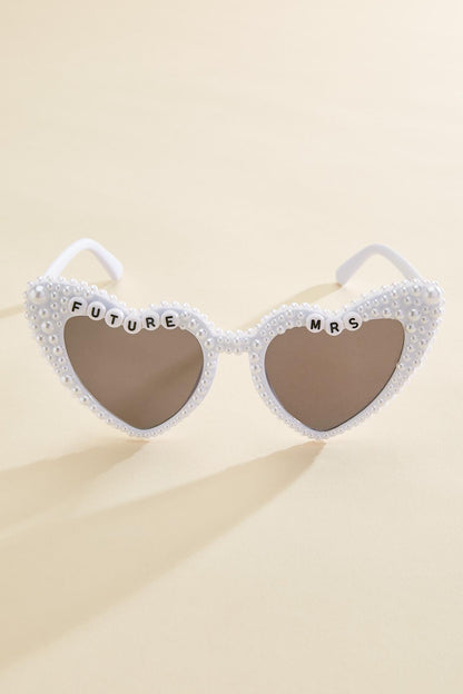 Versona pearly bride heart cat eye sunglasses WHITE